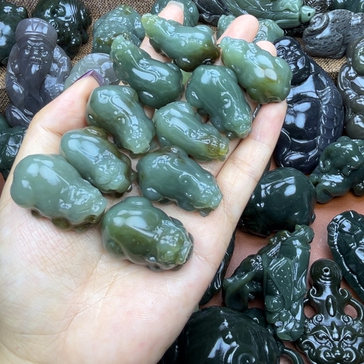 念***频和田玉未镶嵌挂件