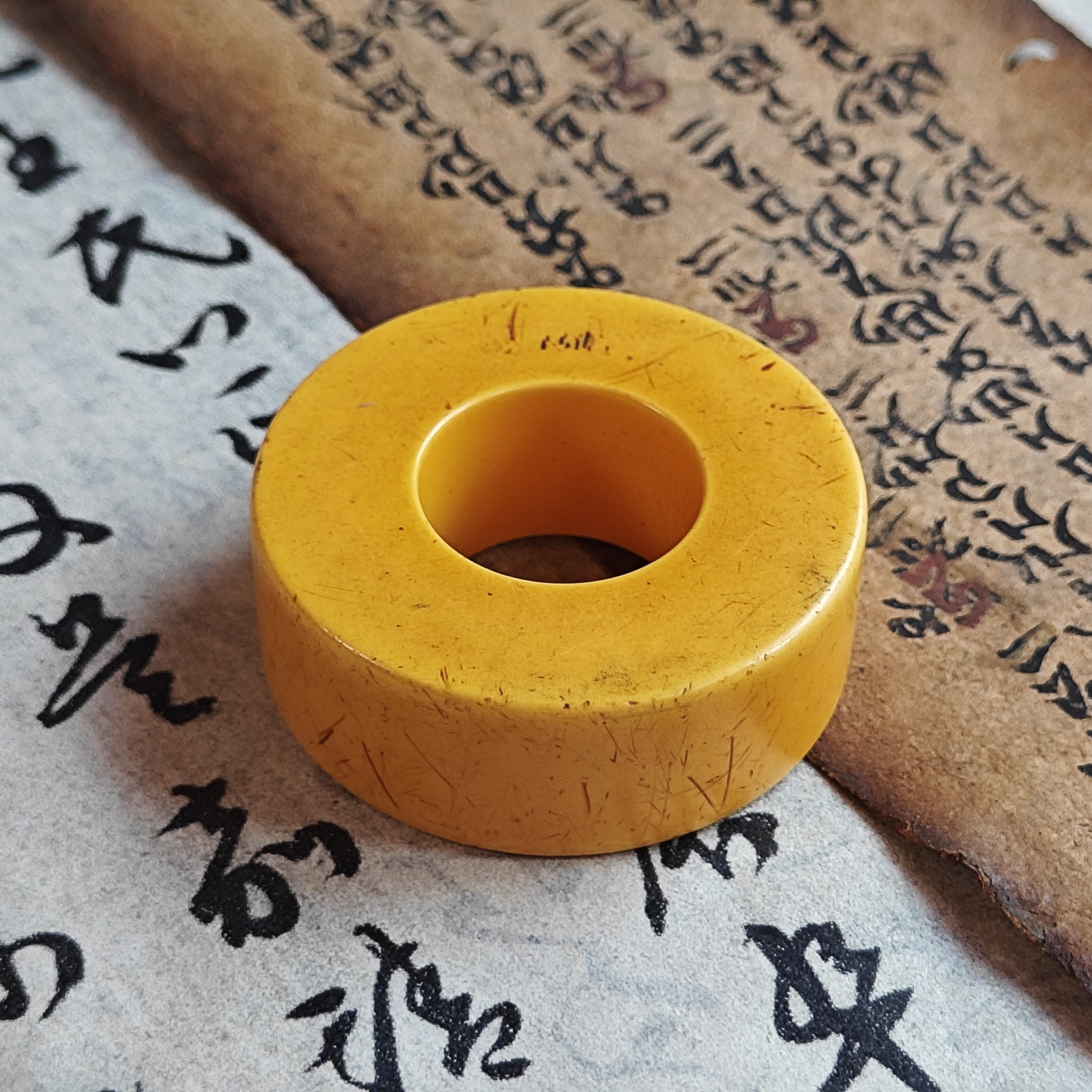 非金属布艺项链 藏传黄色老料器圈字直径44厚15.8毫米包挂钥匙扣2