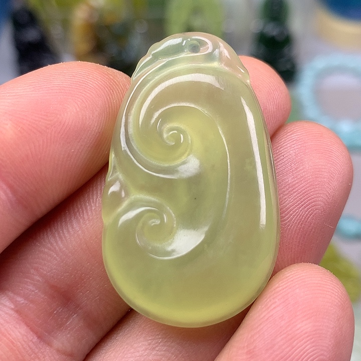 蛇纹石玉挂坠未镶嵌