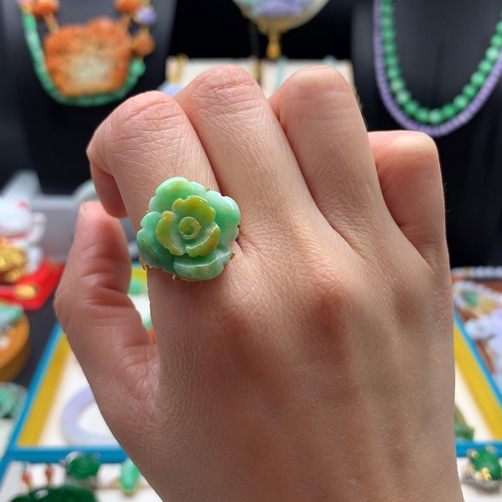 翡翠戒指未镶嵌翡翠花戒指