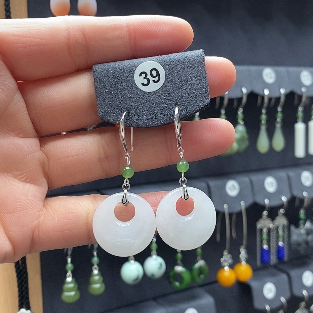 亿****和田玉银S925镶嵌耳饰