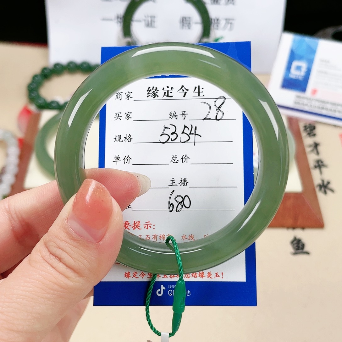 和田玉手镯未镶嵌