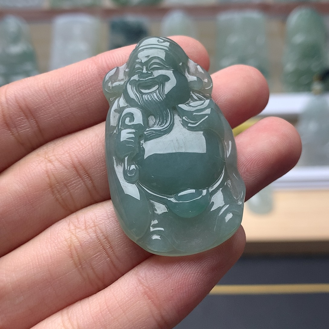 翡翠未镶嵌颈饰财神