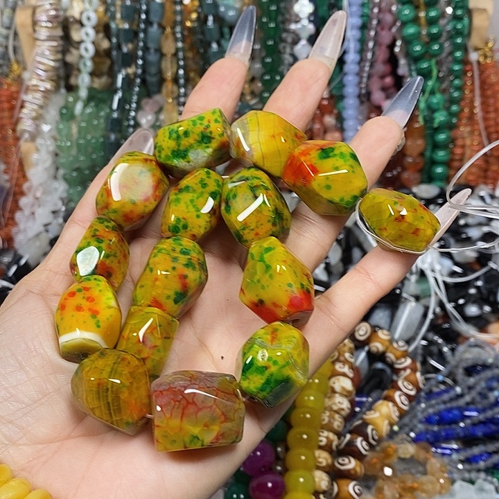 羊***亿玛瑙/玉髓未镶嵌珠宝半成品