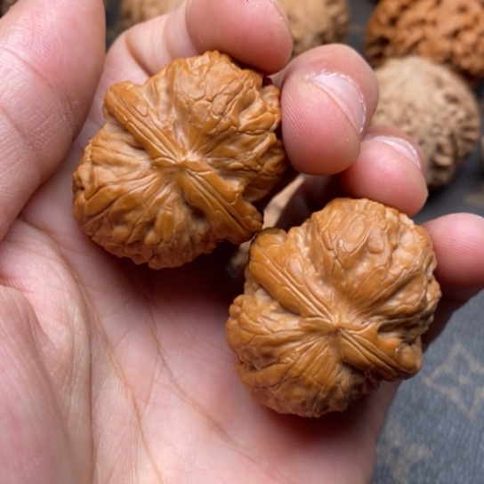 文玩核桃把件爱**?元宝