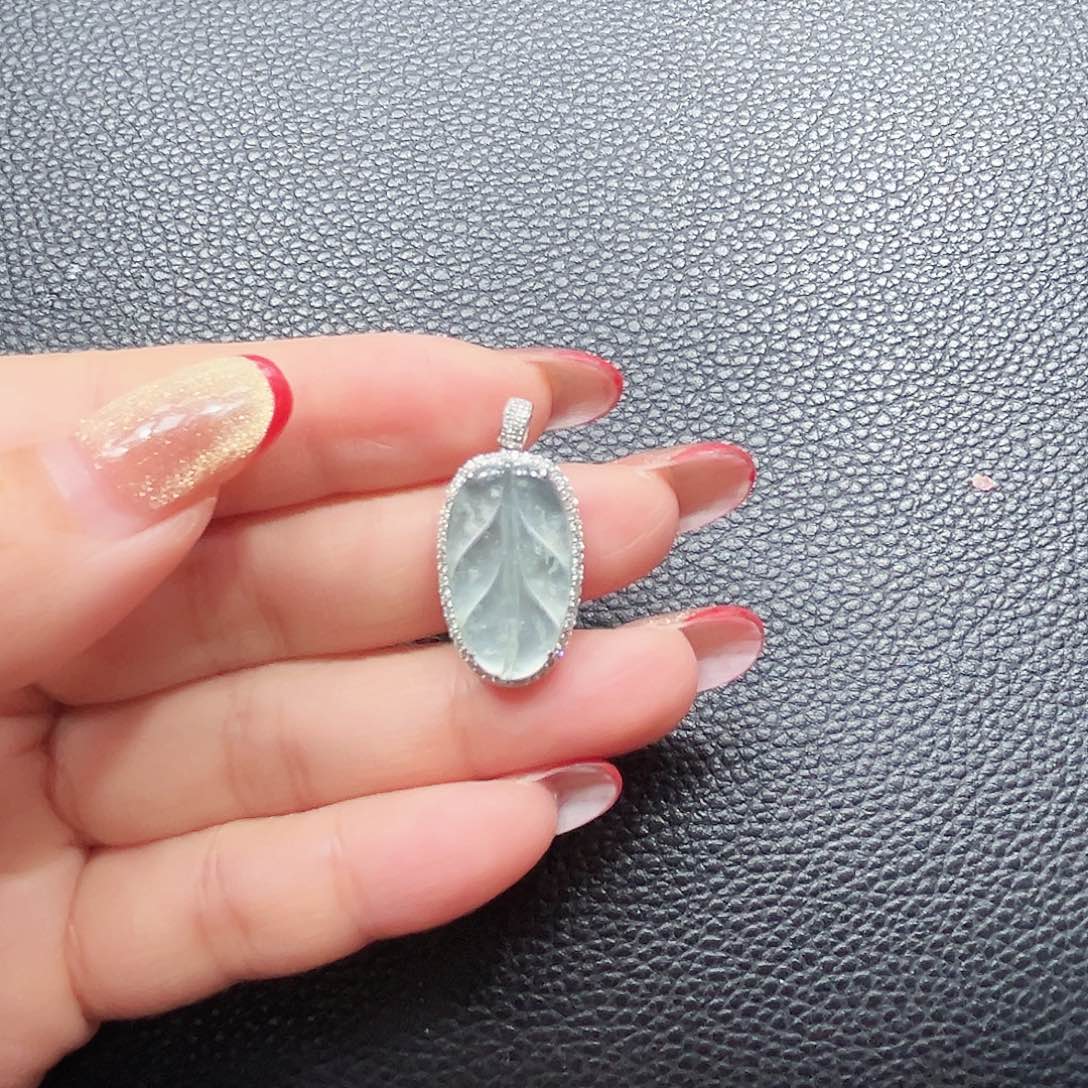 翡翠吊坠(不含链)18K金镶嵌