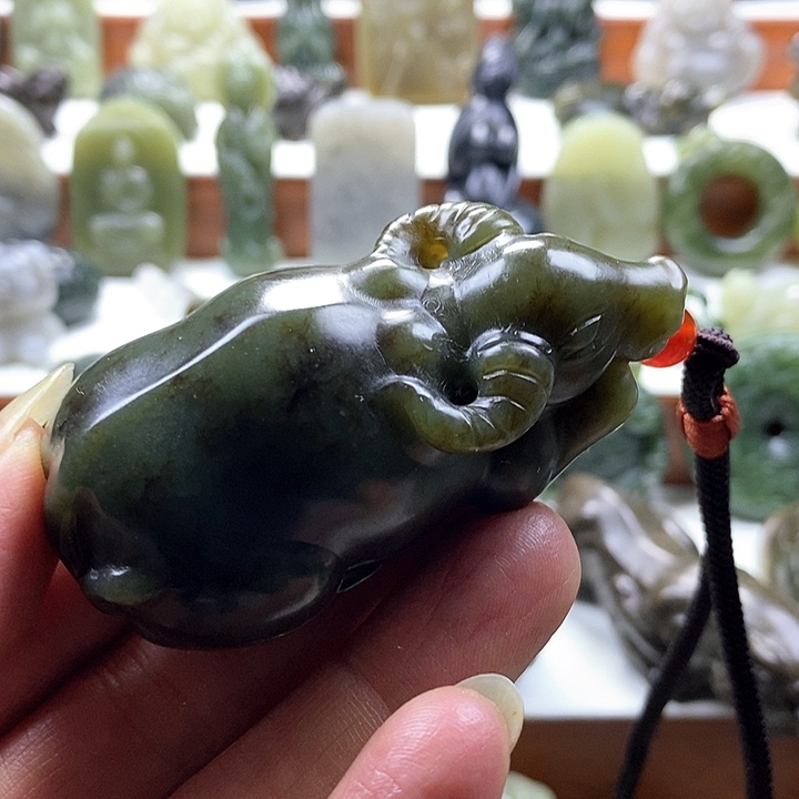 和田玉颈饰未镶嵌