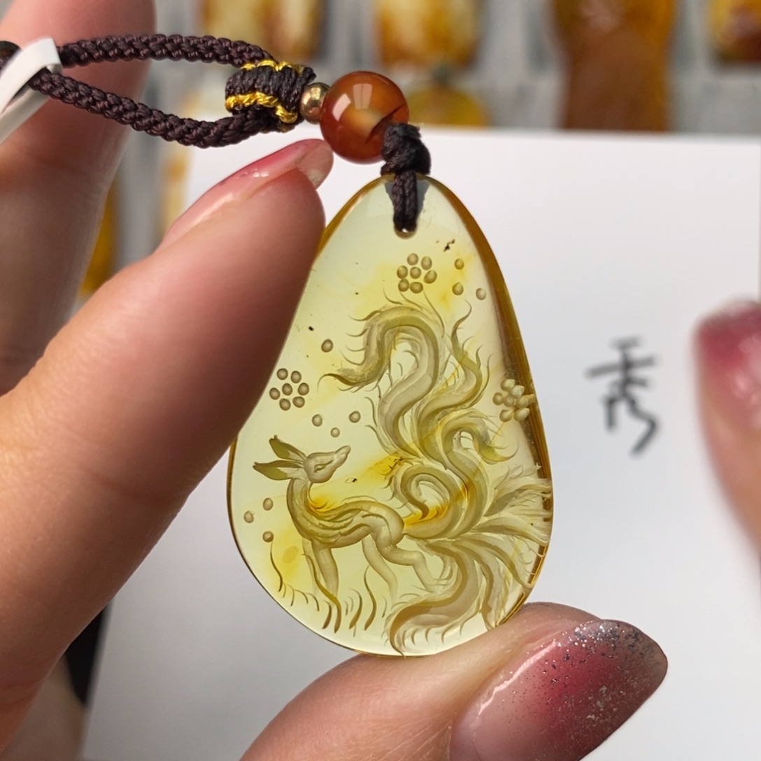 琥珀珠宝奇石未镶嵌