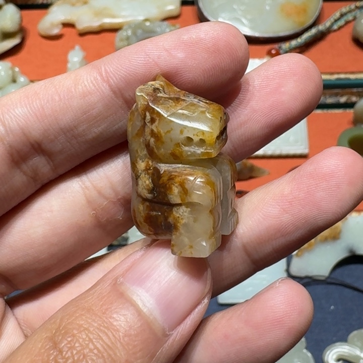 和田玉颈饰未镶嵌一**花