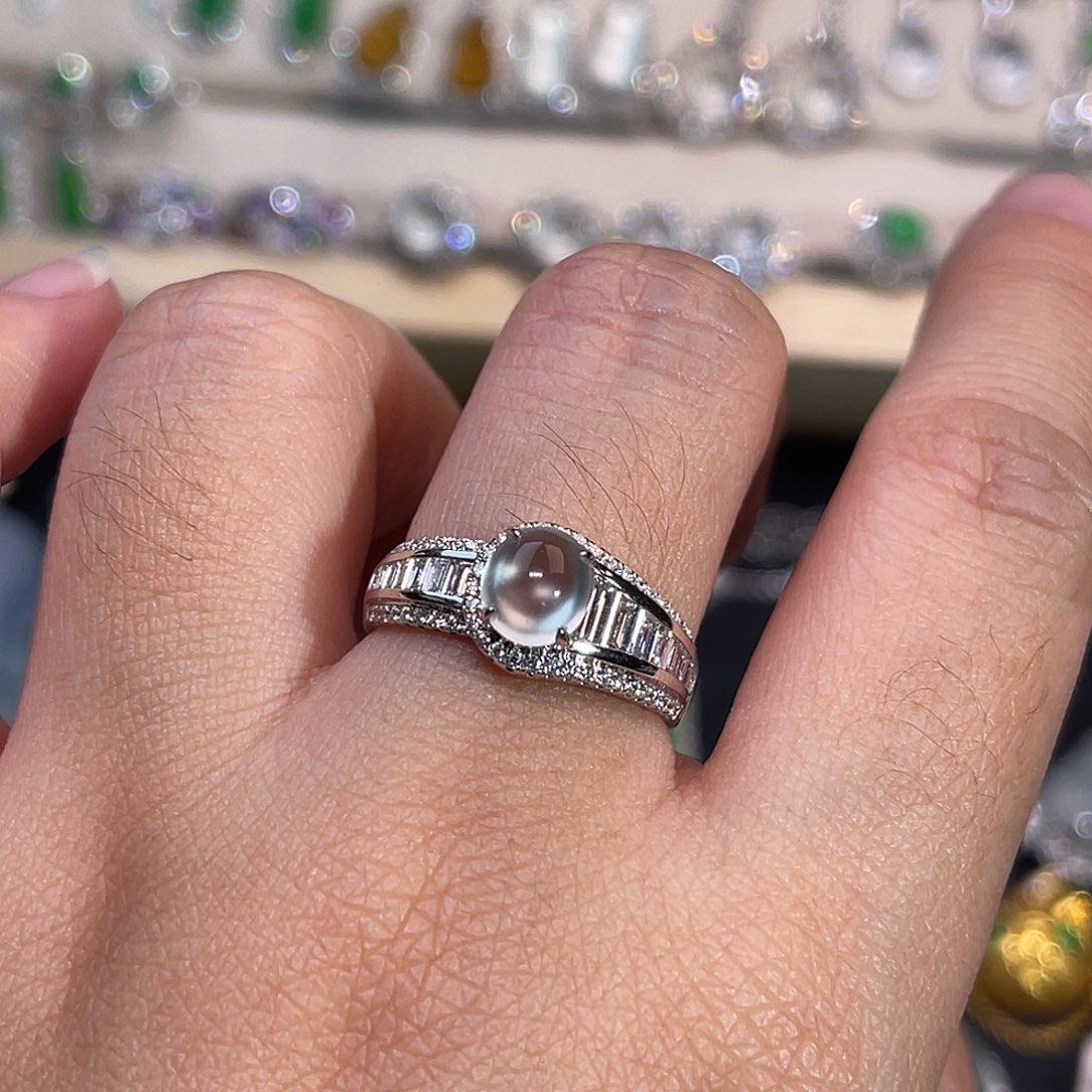 翡翠18K金镶嵌戒指玻璃种冰蛋