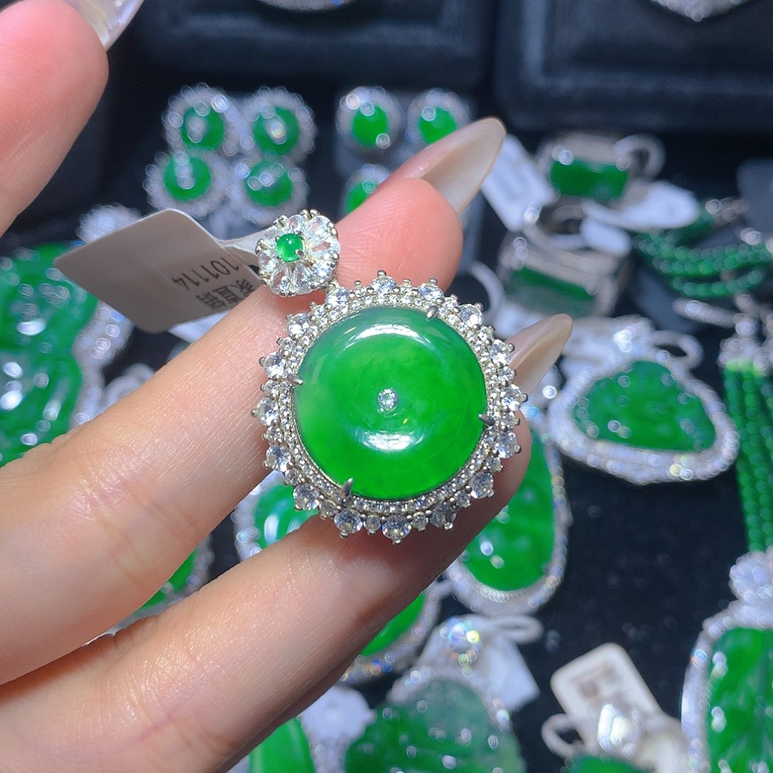 翡翠颈饰银S925镶嵌翡翠