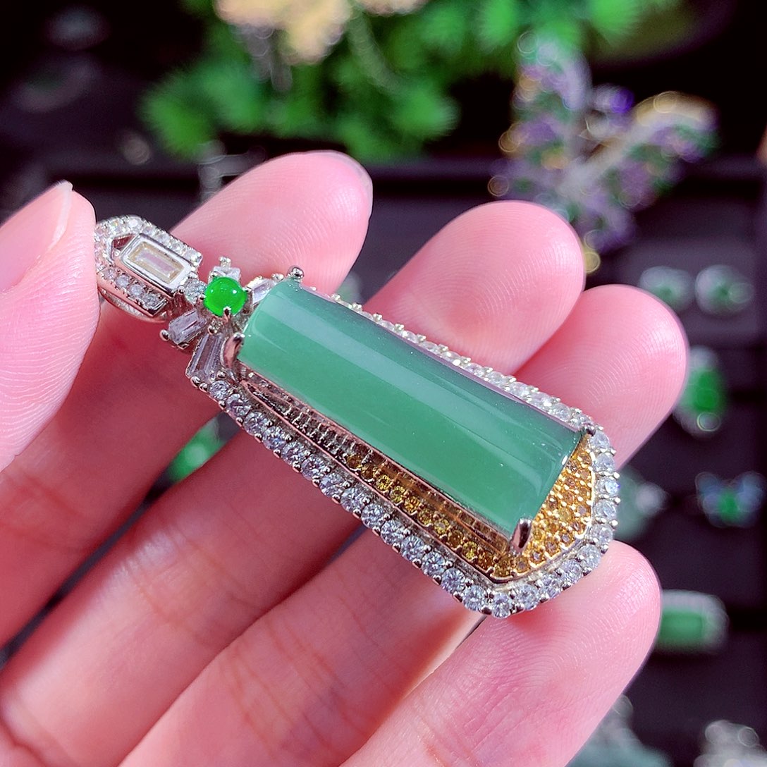 颈饰未镶嵌翡翠天然