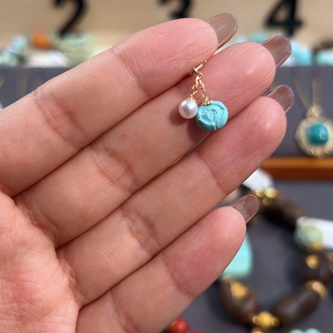 绿松石18K金镶嵌玫瑰花滴溜