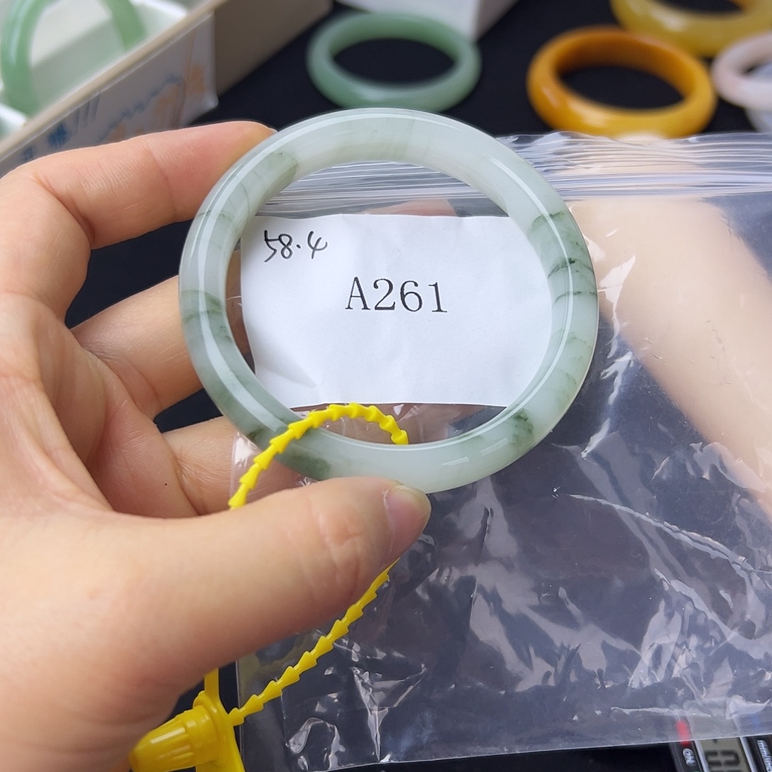 石英质玉未镶嵌手镯