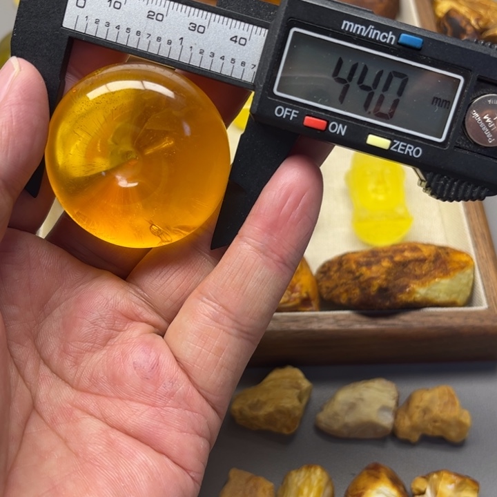 琥珀未镶嵌颈饰福利品