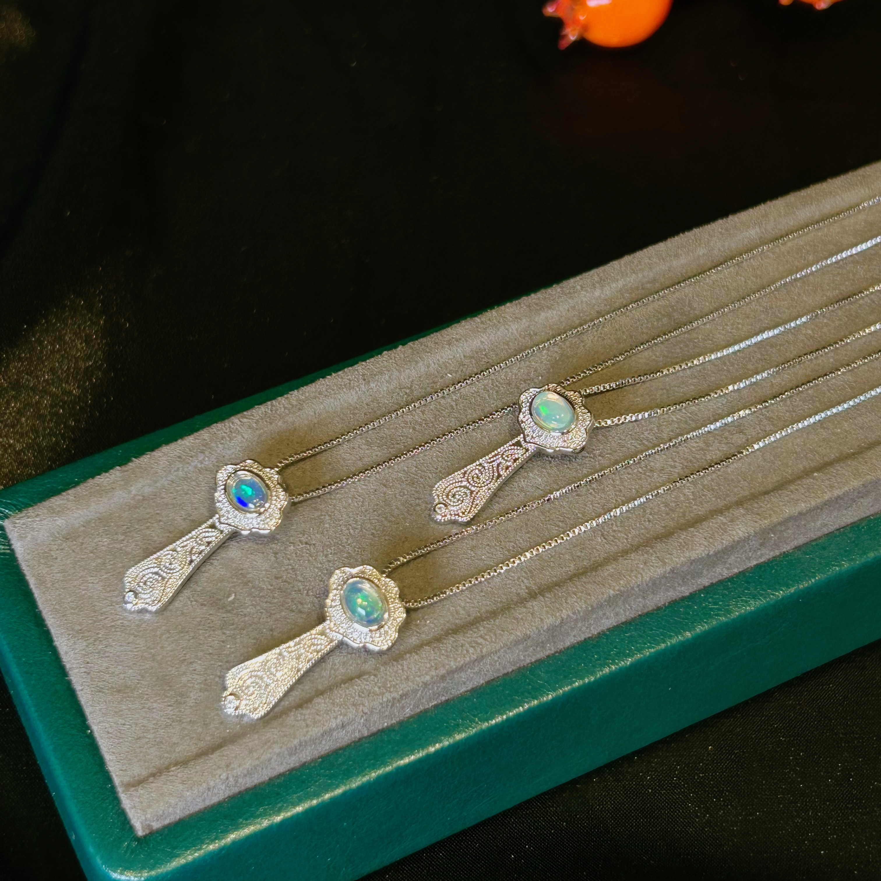 天然欧泊吊坠含链-多样性发一-OB039