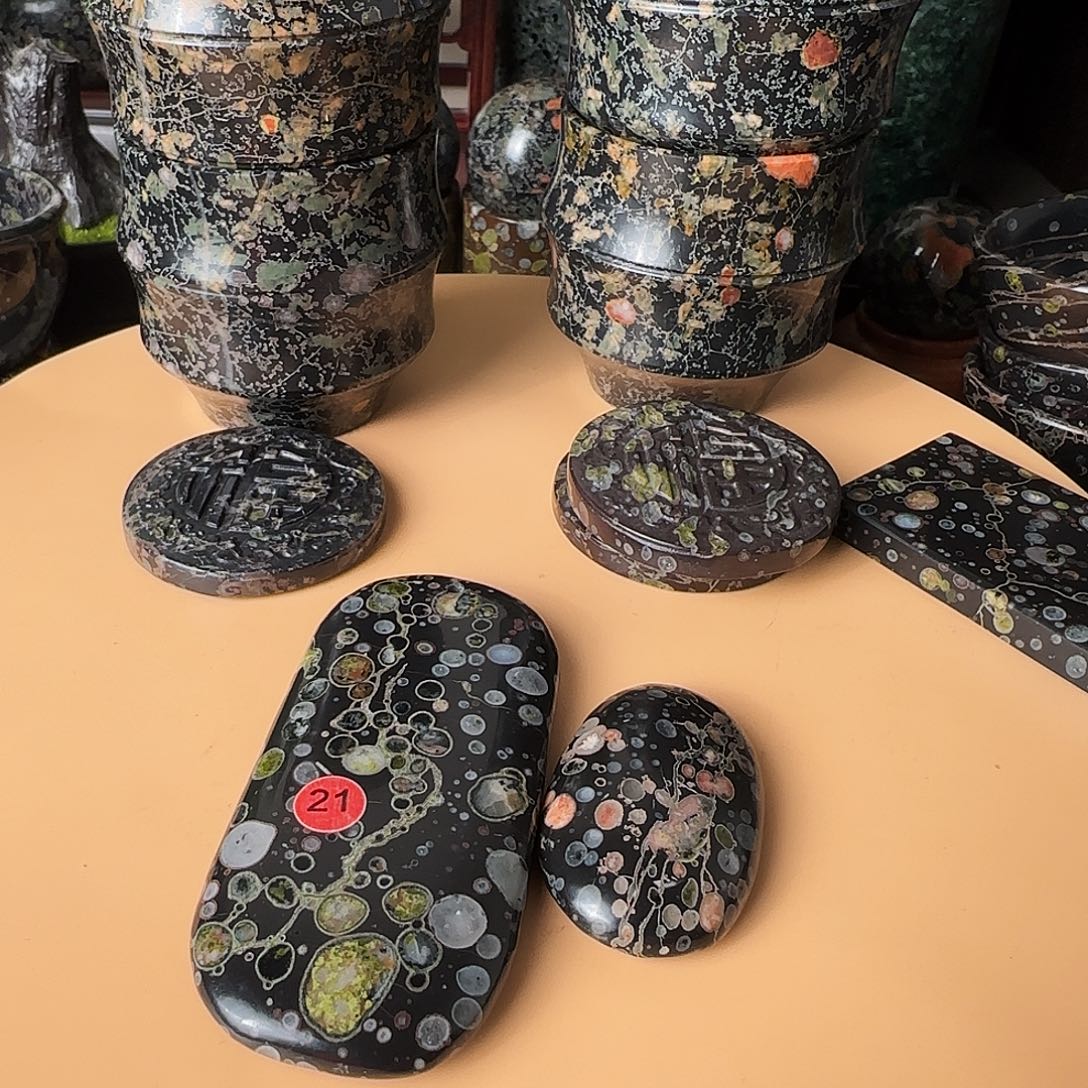 齐***阁梅花玉精美手把牌