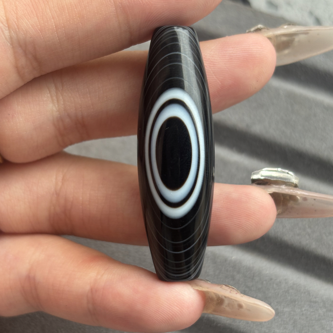 天然缠丝玛瑙 黑白线条正圆眼 