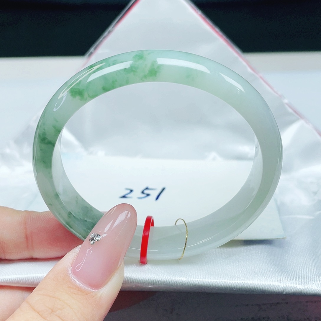 翡翠未镶嵌手镯 贵妃54+