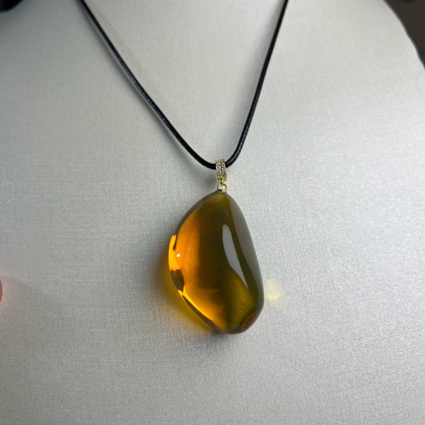 【凯馨珠宝】缅甸绿茶琥珀925银镶嵌吊坠