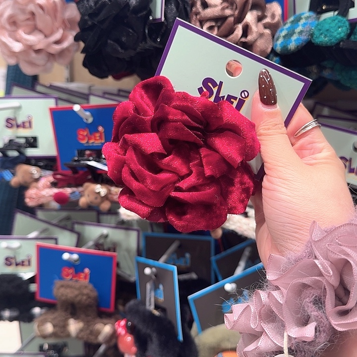 红色丝绒花抓夹款式