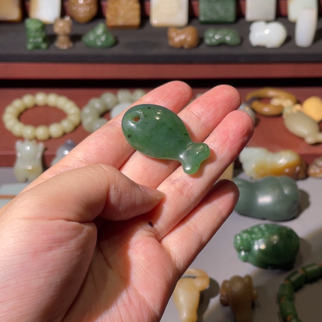 ****劉和田玉未镶嵌颈饰