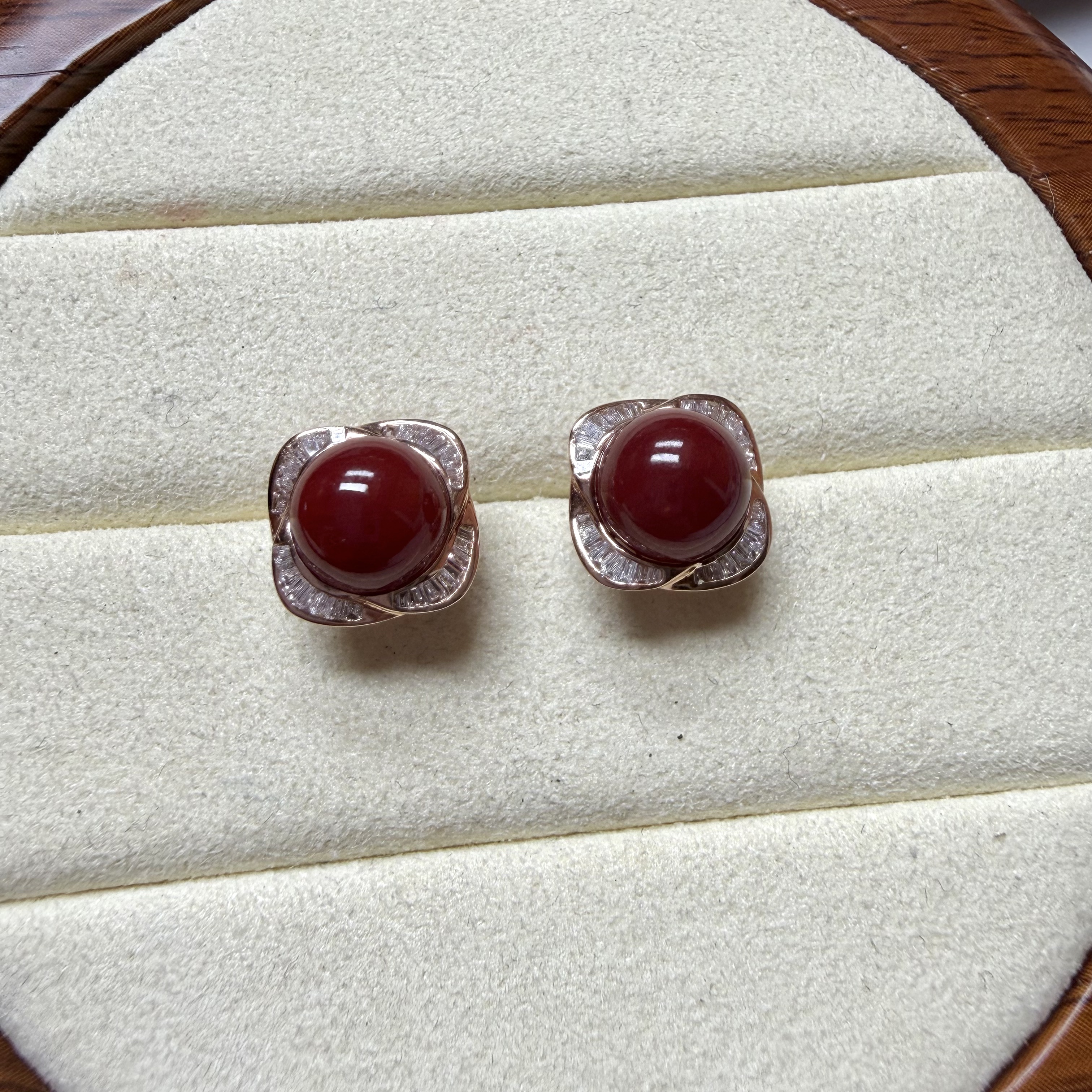 阿卡珊瑚18金耳钉——104005