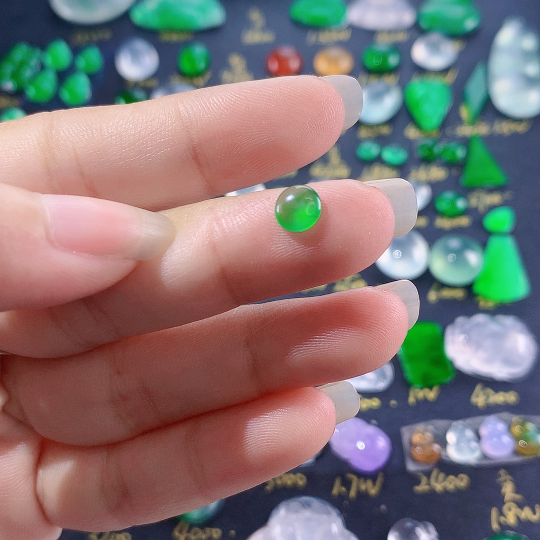 【闪购商品】翡翠颈饰未镶嵌绿蛋