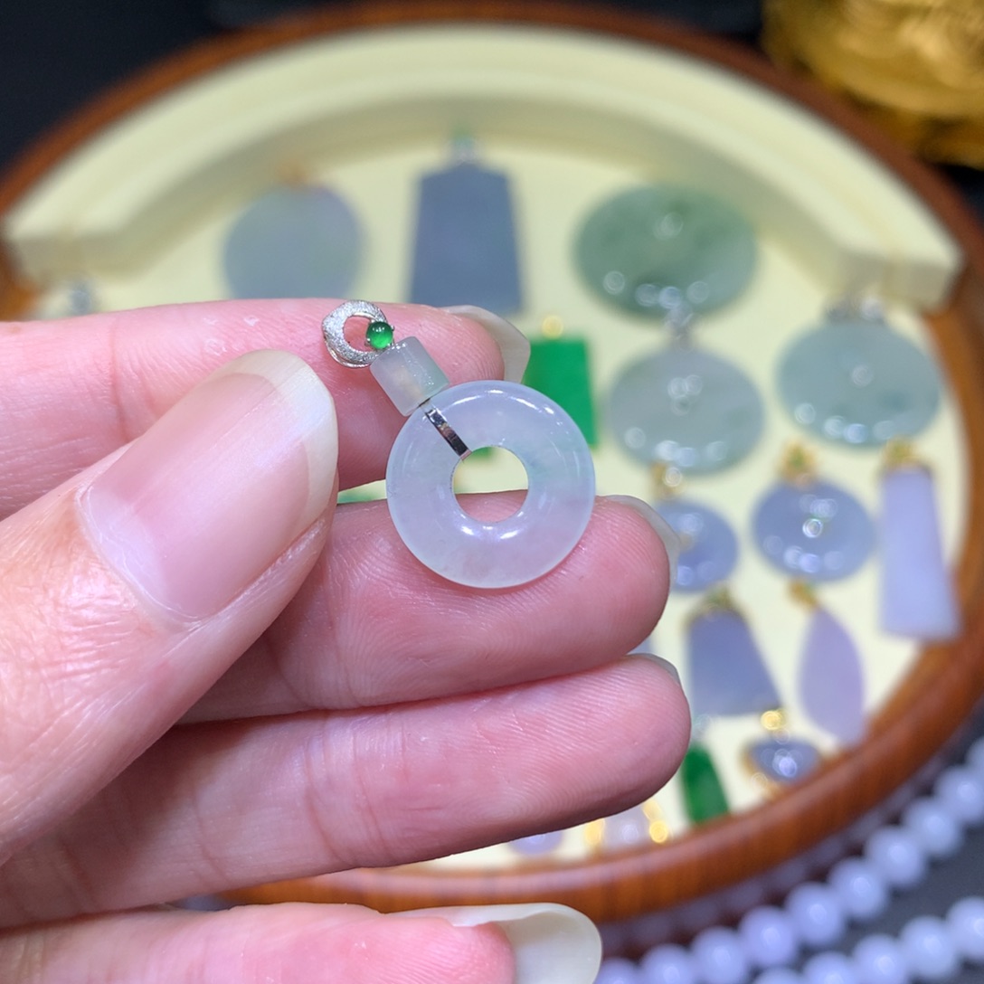 翡翠吊坠(不含链)18K金镶嵌