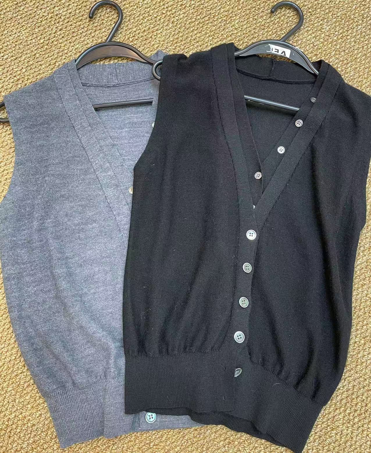 深圳南油原创2025内边扣子无袖毛衣24331