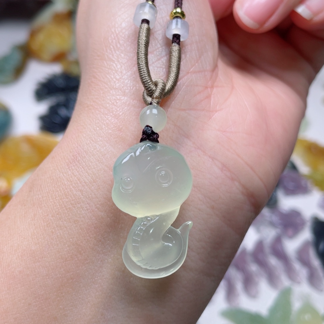 蛇纹石玉颈饰未镶嵌