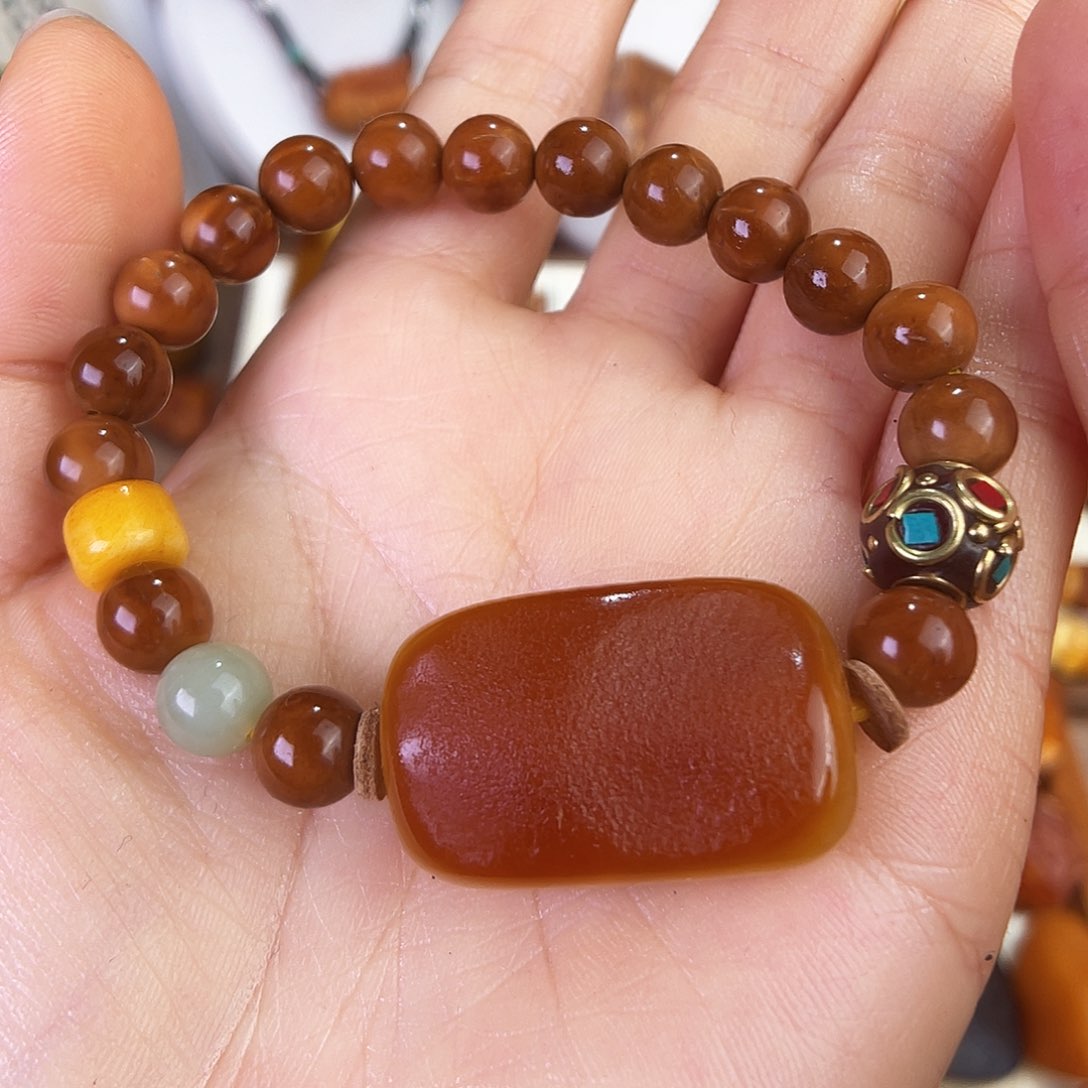 琥珀珠宝奇石未镶嵌，