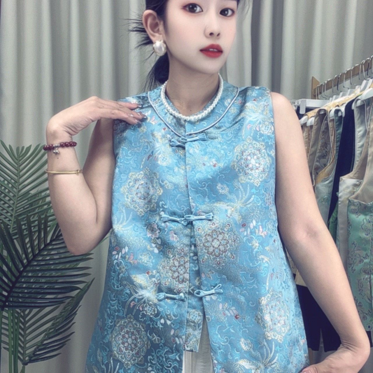 2025早秋款新中式圆领盘扣复古国风马甲女宽松显瘦无袖坎肩上衣