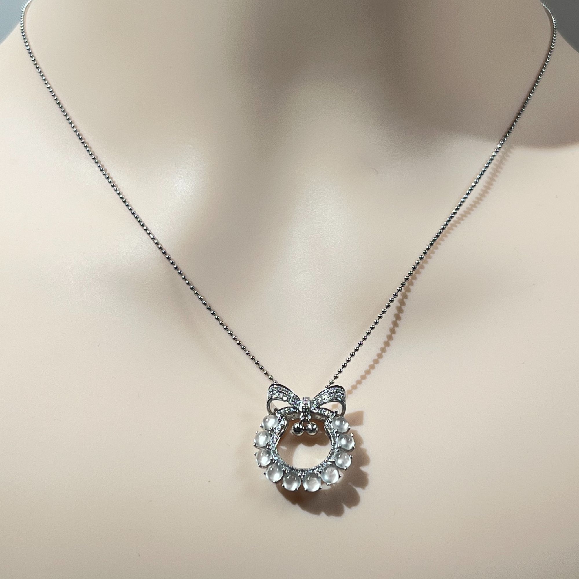 18k金翡翠镶嵌玻璃种蛋面套链