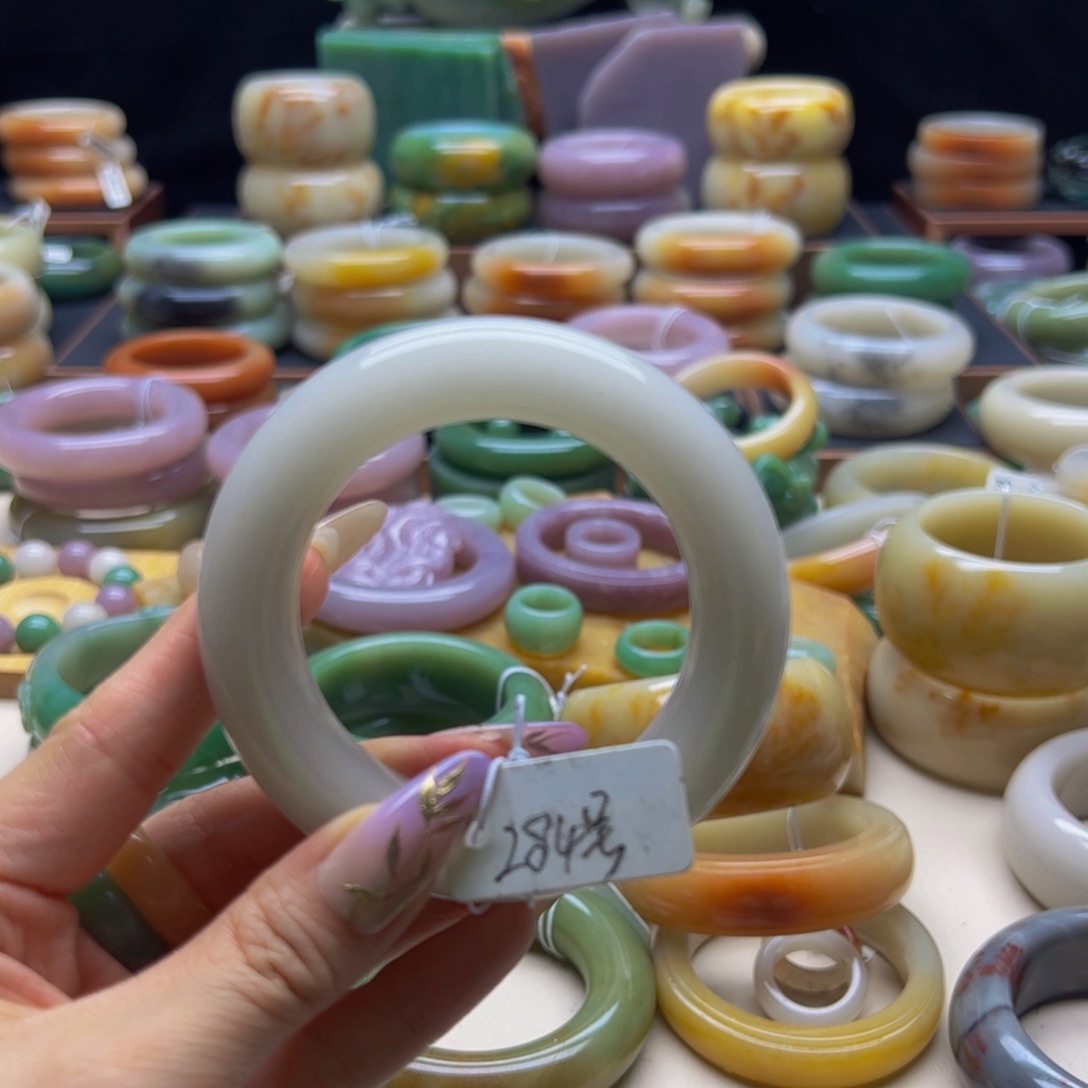 石英质玉手镯未镶嵌