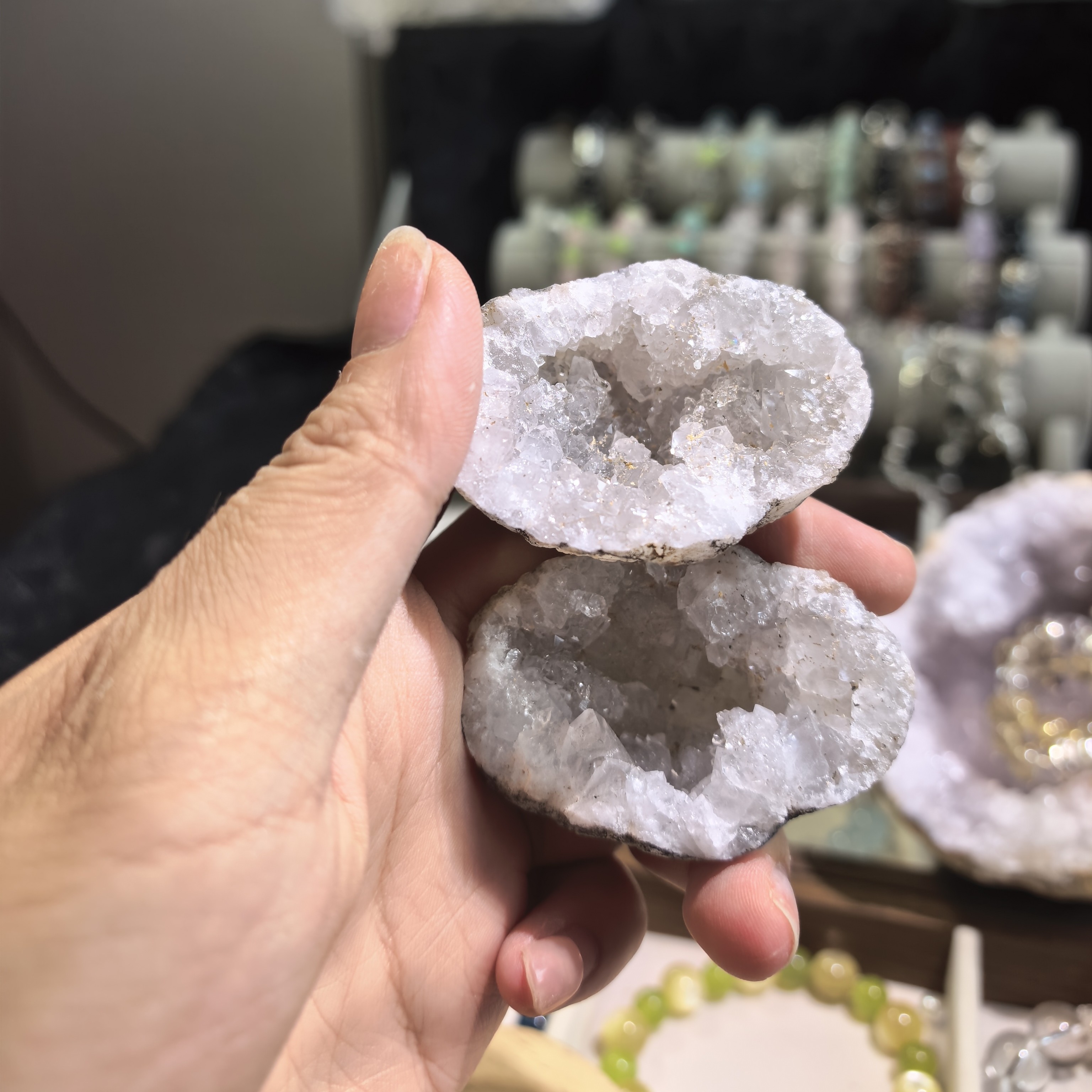 摩洛哥水晶晶洞原石，款式颜色随机