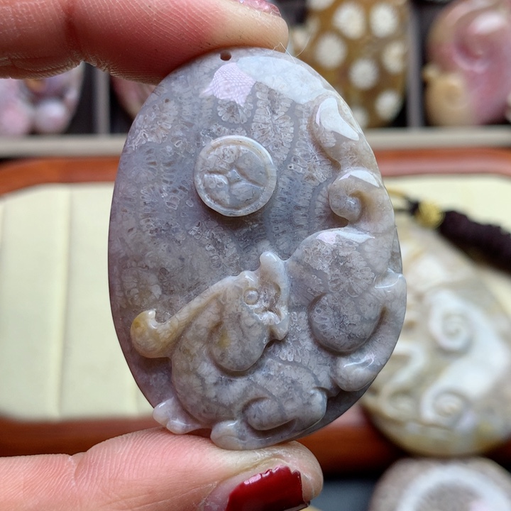 硅化珊瑚（珊瑚玉）颈饰未镶嵌