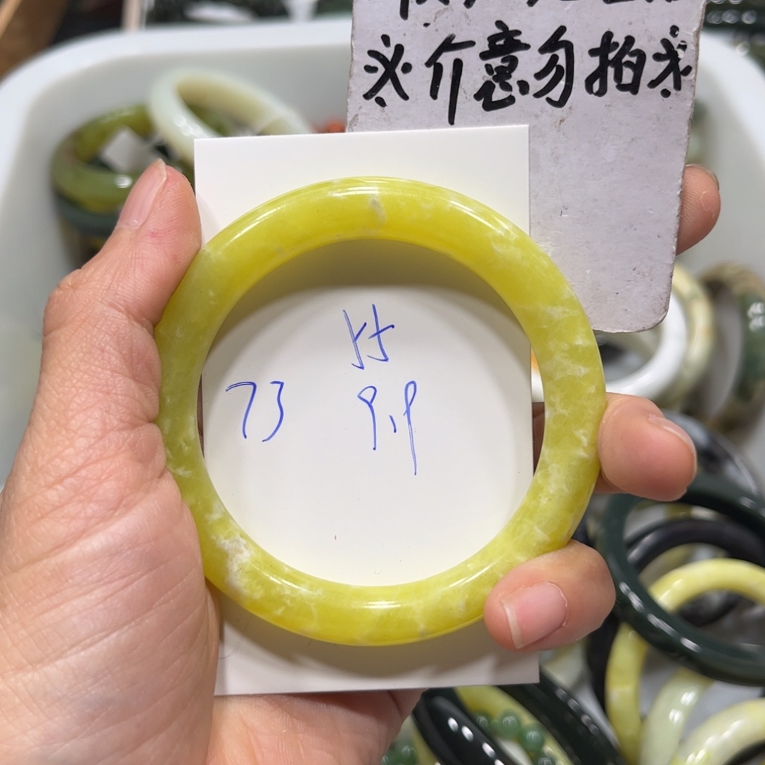 蛇纹石玉手镯未镶嵌