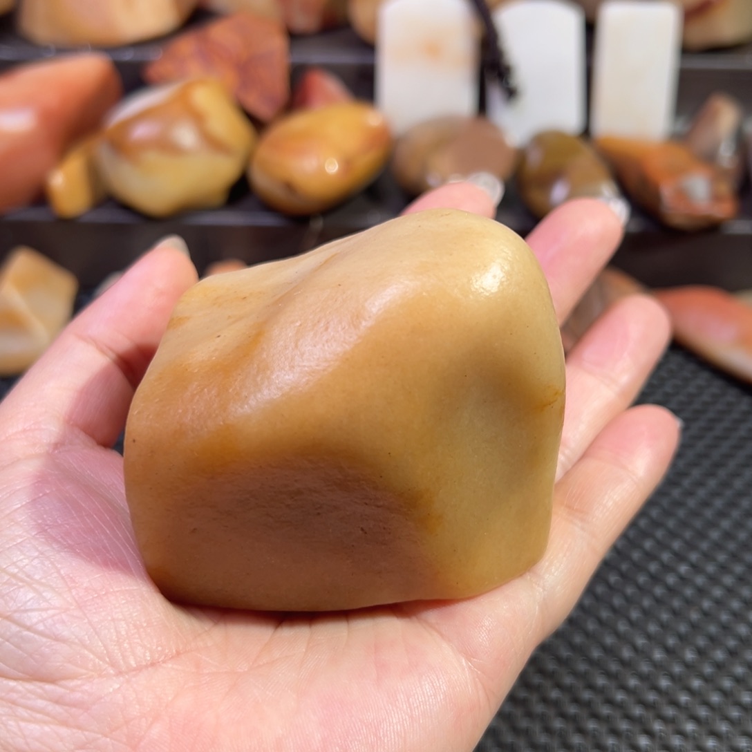 过*龙静辉品石金丝玉原石