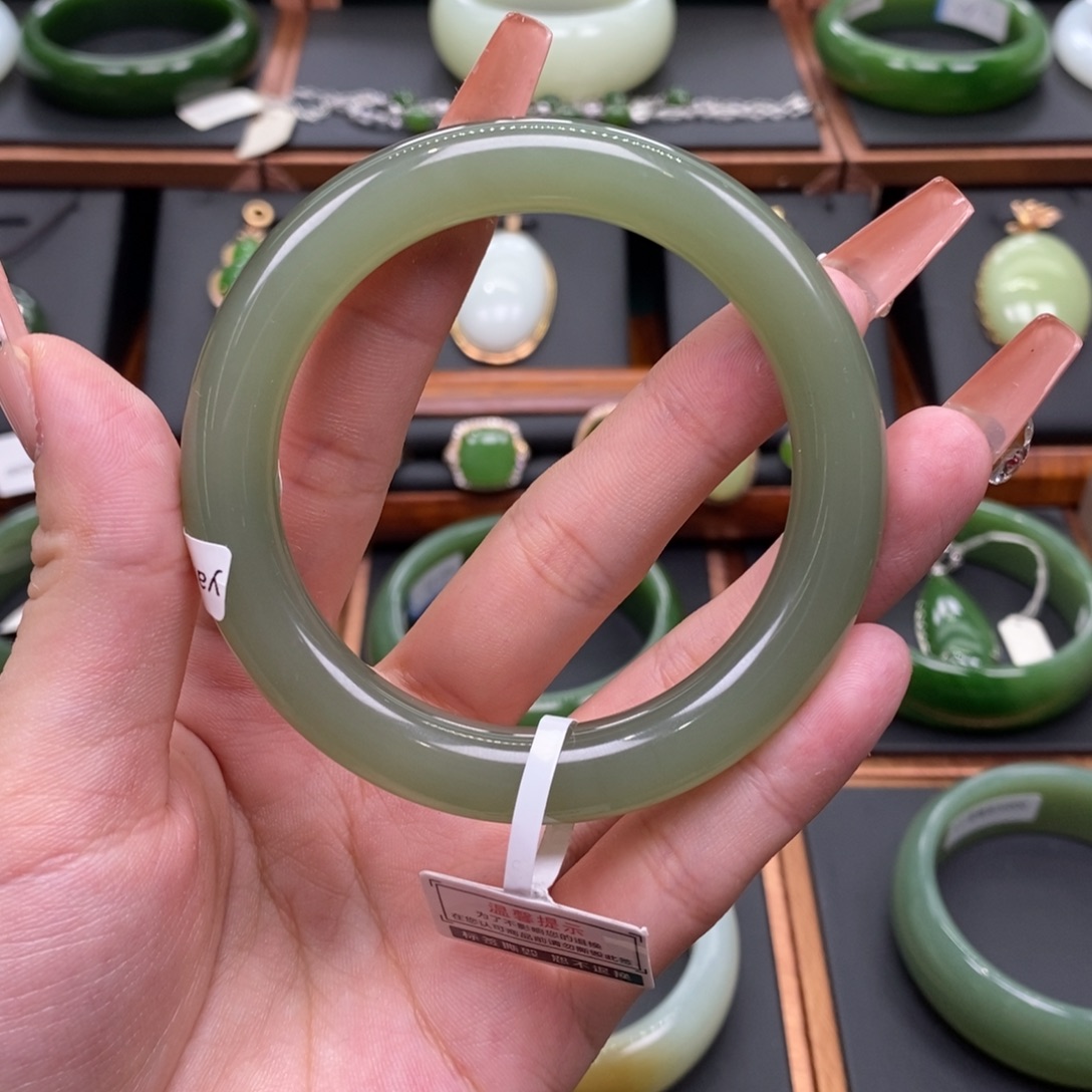 和田玉未镶嵌手镯5556