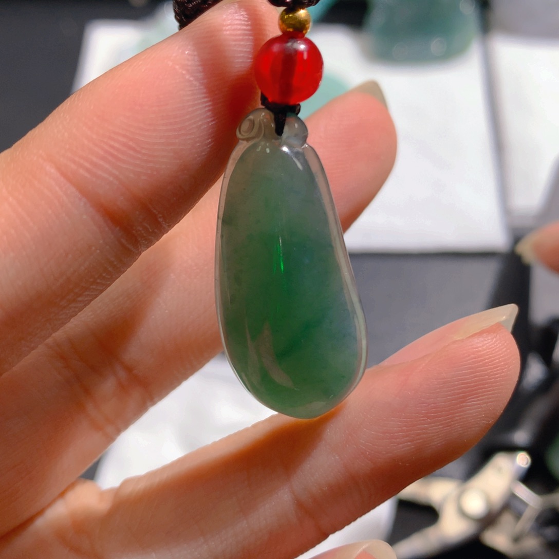 翡翠未镶嵌颈饰翡翠（微瑕