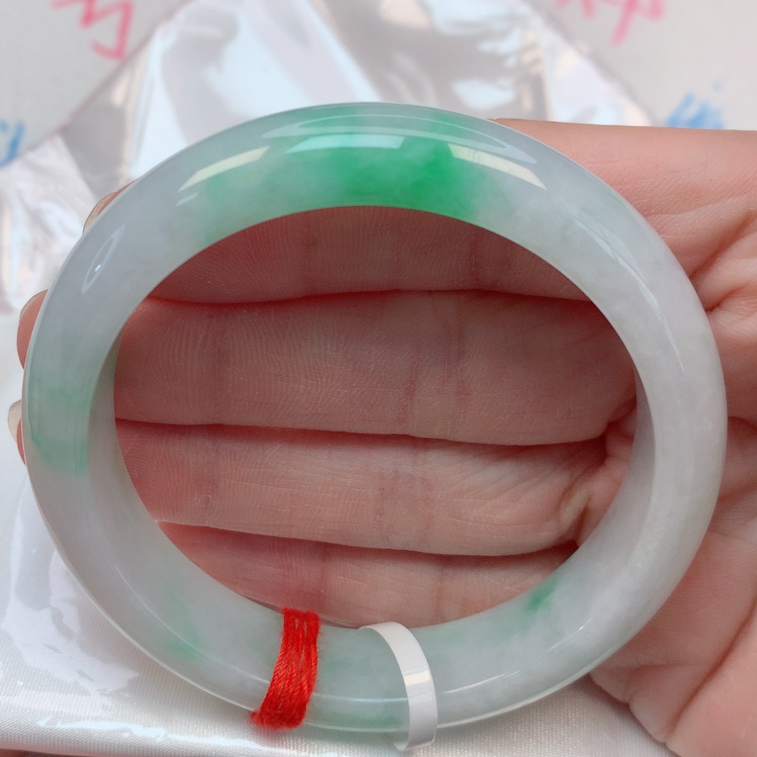 翡翠手镯未镶嵌55.5圈 白底青