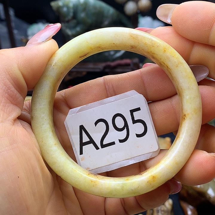 和田玉未镶嵌车挂