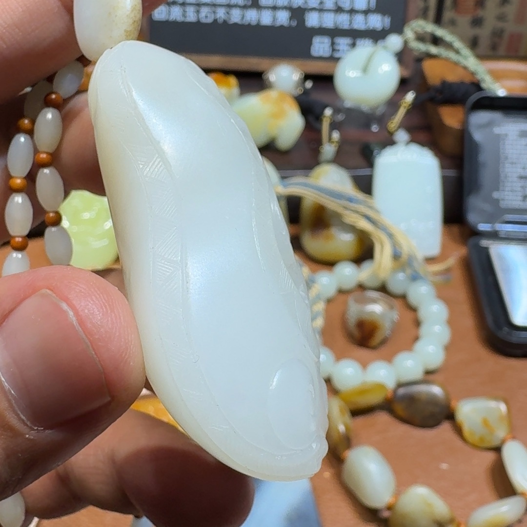 和田玉未镶嵌颈饰