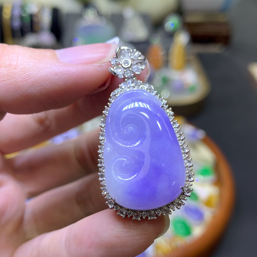 翡翠颈饰18K金镶嵌翡翠吊坠项链