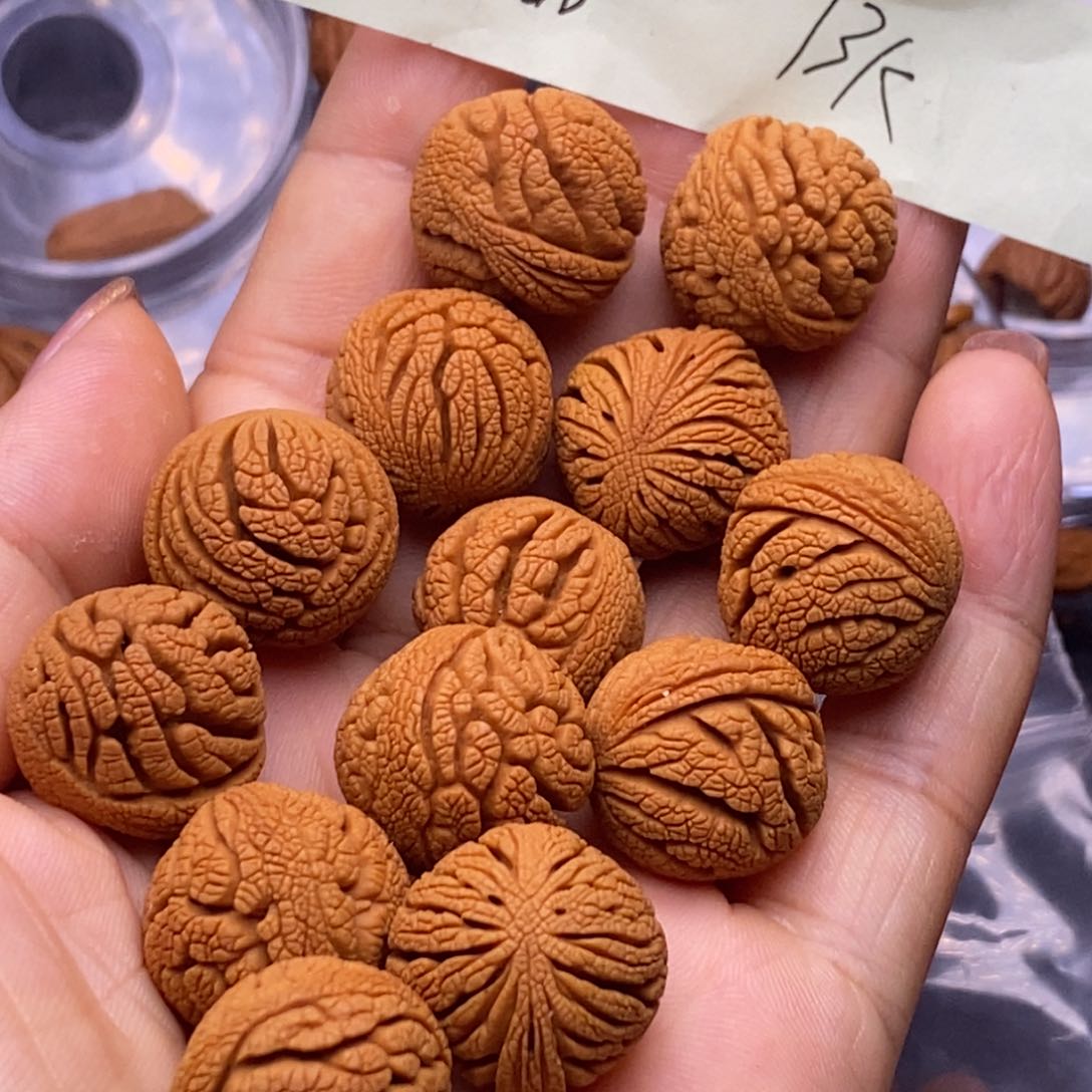秦岭龙纹桃核手串