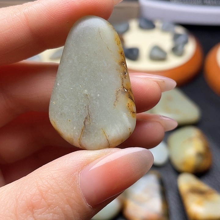 和田玉颈饰未镶嵌1