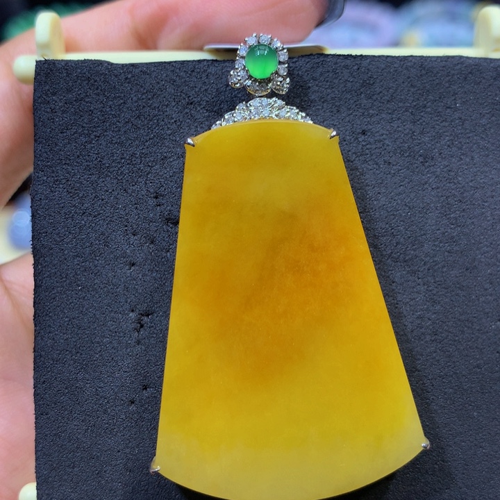 翡翠18K金镶嵌颈饰翡翠