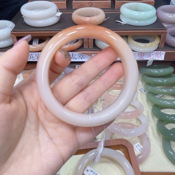 哈***怪石英质玉手镯未镶嵌