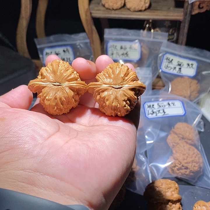 G***d吊坠文玩核桃42维修三角白
